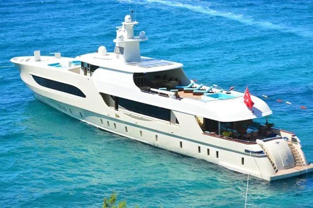 Kuzey T: Jakuzi ve Flybridge Keyfiyle Bodrum'da Lüks Tatil