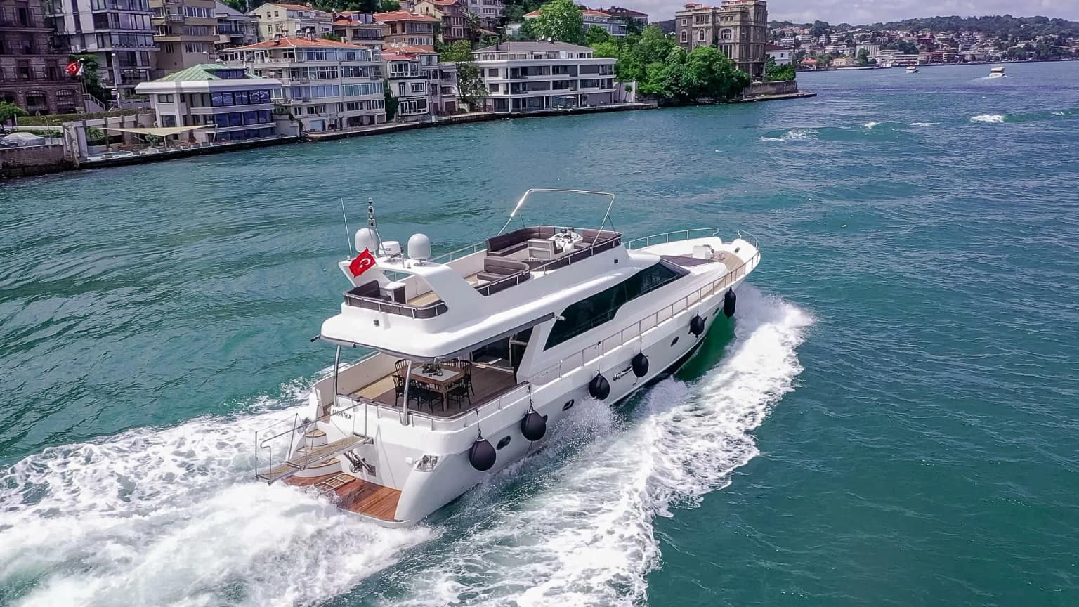 Carphatia: Konforlu 23m Motor-Yacht Keyfi
